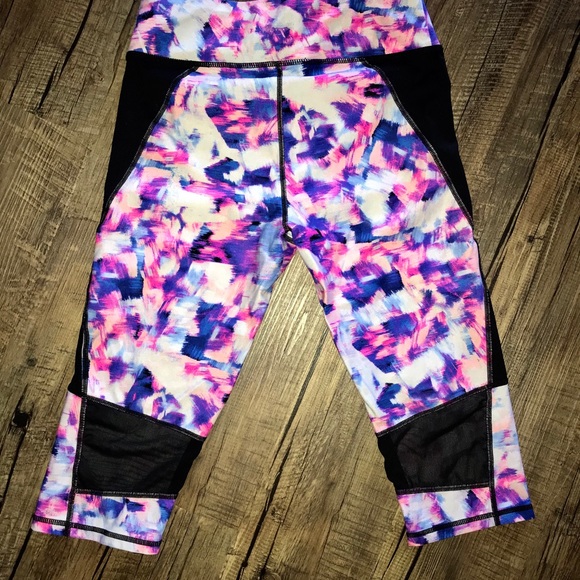 Calvin Klein Size Small Yoga mid calve pants - Picture 3 of 4